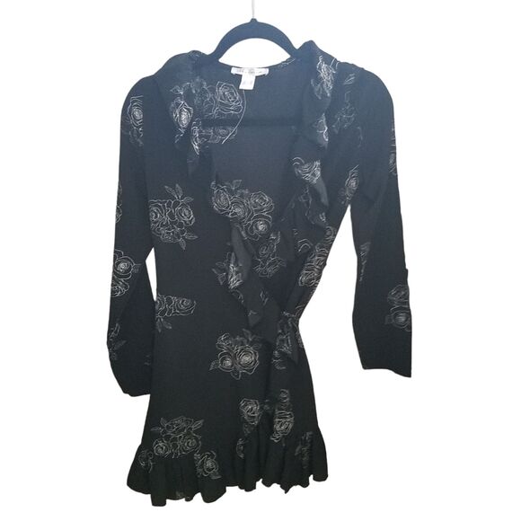 Urban Heritage Dresses & Skirts - Urban Heritage Womens Sz M Black White Floral Long Sleeve Wrap Dress